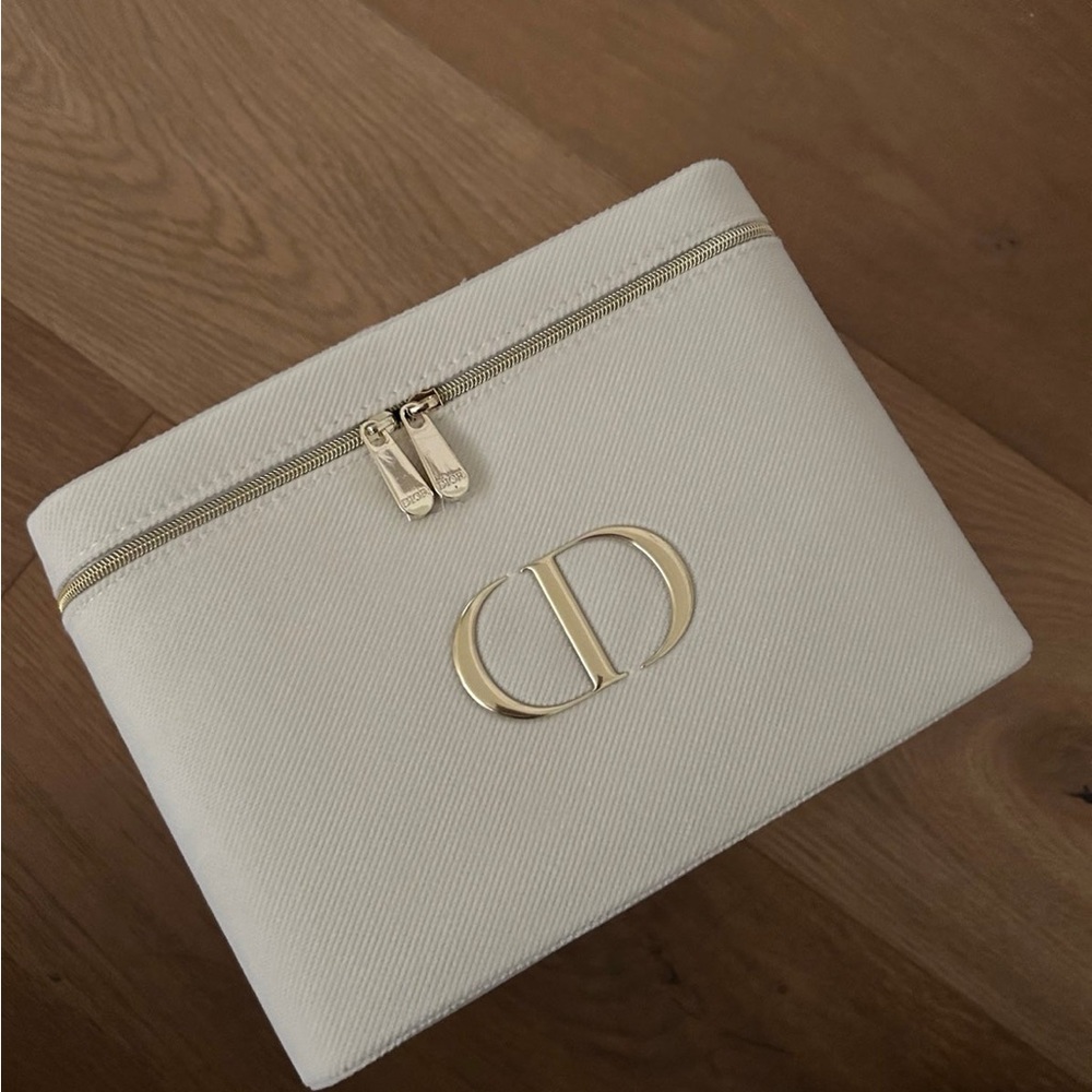 Dior Prestige Beauty Class Lifestyle mirrored case only. Limited edition